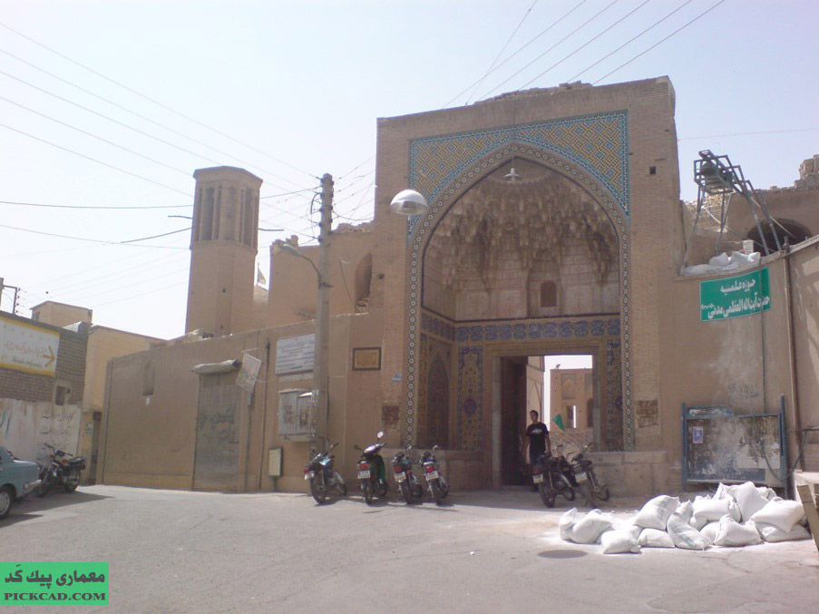 بررسی معماری مسجد و مدرسه آقا بزرگ کاشان + پاورپوینت - پلان معماری